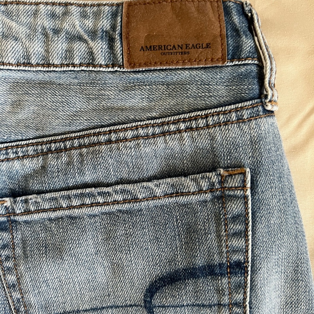 American Eagle Denim Distressed Mini Skirt with Lace Detail Size 0 - Picture 8 of 9